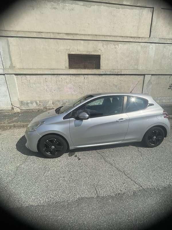 Usata Peugeot 208 Access 68 CV (50 kW) 2012 Grigio Utilitaria