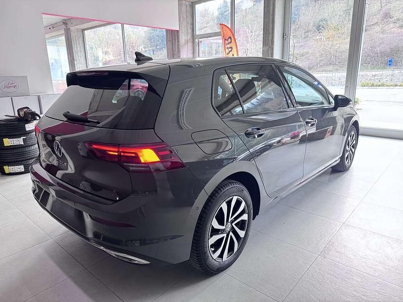 Usata VW Golf VIII Active 116 CV (85 kW) 2022 Grigio Berlina