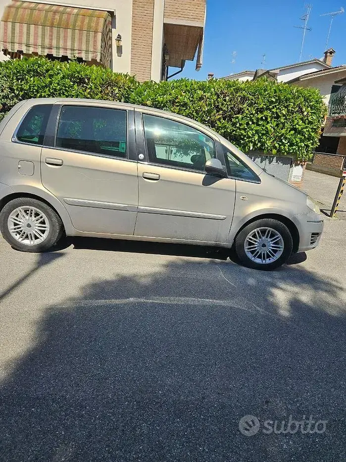 Usata Lancia Musa 90 CV (66 kW) 2010 Monovolume