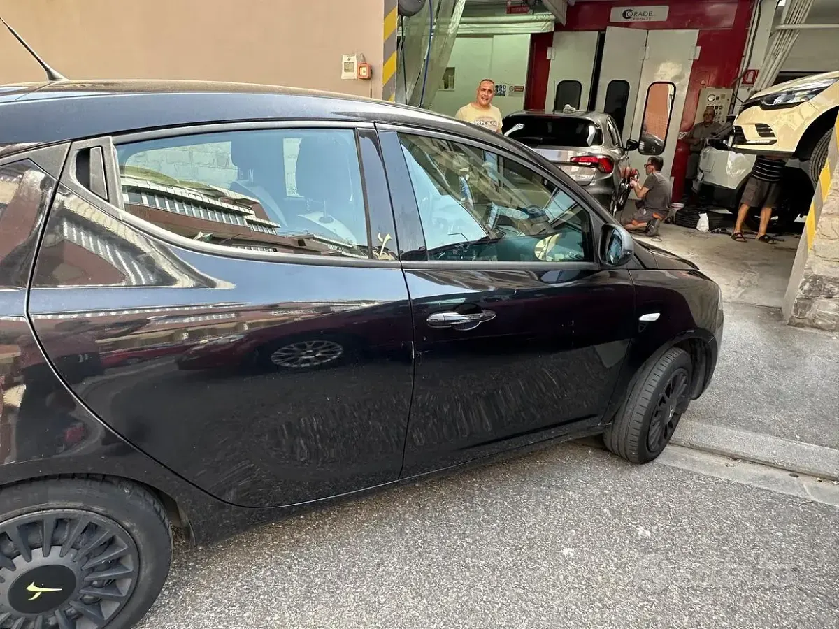 Usata Lancia Ypsilon 70 CV (51 kW) 2014 Nero Utilitaria