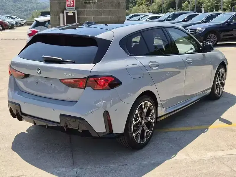 Nuova BMW 120 M Sport 163 CV (119 kW) 2026 Grigio Utilitaria