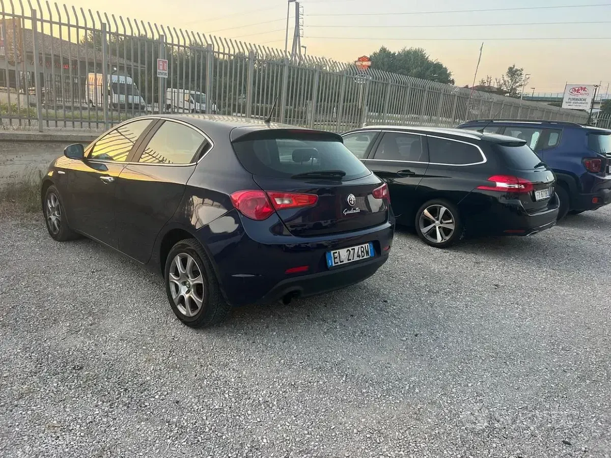 Usata Alfa Romeo Giulietta Progression 105 CV (77 kW) 2011 Bluazzurro Utilitaria