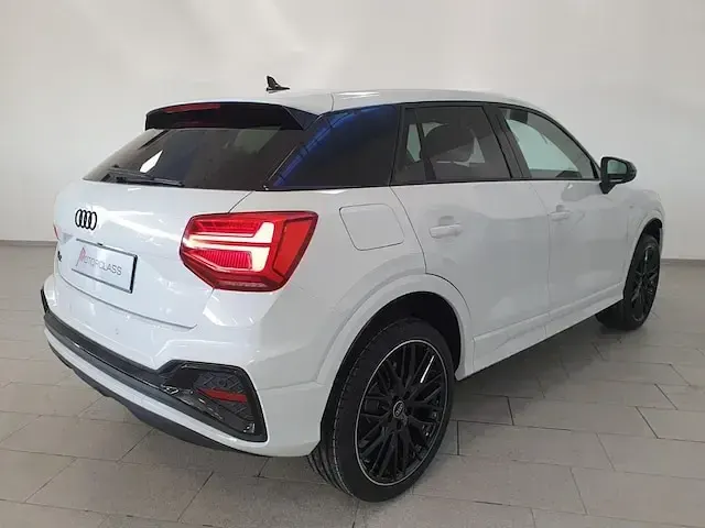 Usata Audi Q2 Comfort 116 CV (85 kW) 2023 Bianco SUV