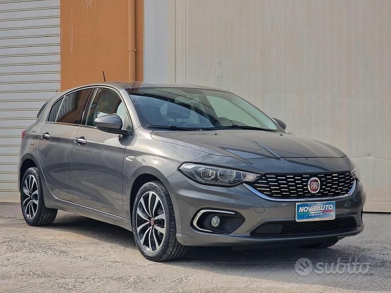 Usata Fiat Tipo Lounge 120 CV (88 kW) 2017 Grigio Berlina