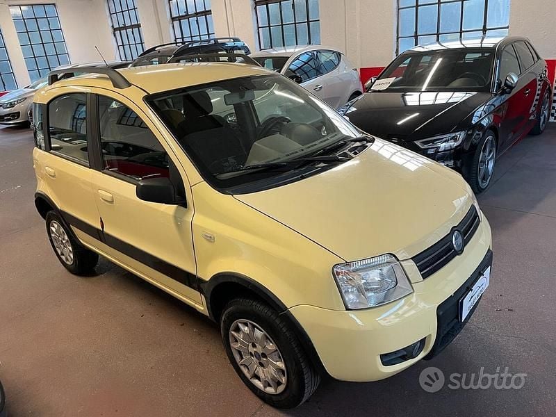 Usata Fiat Panda 4x4 Climbing 59 CV (43 kW) 2006 Giallo Utilitaria
