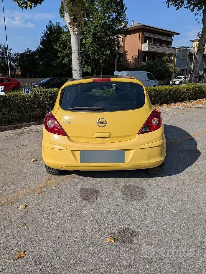 Usata Opel Corsa 85 CV (62 kW) 2011 Giallo Utilitaria