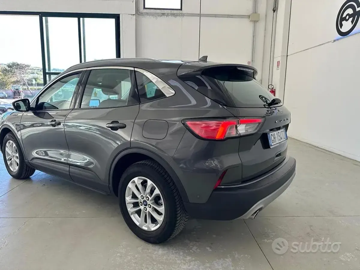 Usata Ford Kuga Titanium 120 CV (88 kW) 2022 Grigio SUV