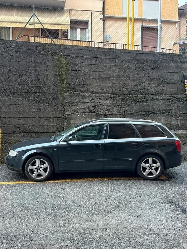 Usata Audi A4 131 CV (96 kW) 2004 Nero Station wagon