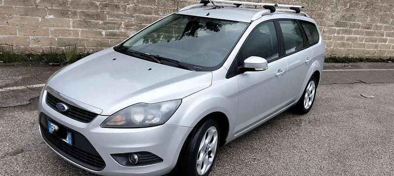 Usata Ford Focus Style 90 CV (66 kW) 2010 Argento Station wagon