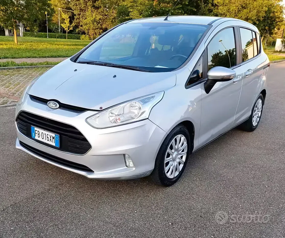Usado Ford B-MAX 75 CV (55 kW) 2015 Gris Monovolumen