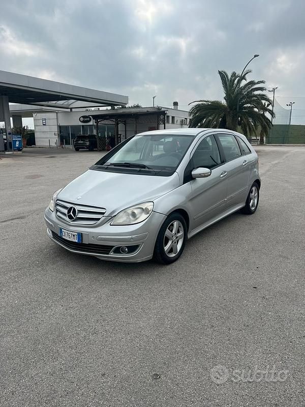 Usata Mercedes B180 110 CV (80 kW) 2005 Grigio Monovolume