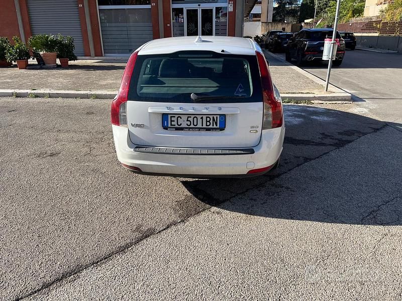 Usata Volvo V50 109 CV (80 kW) 2010 Bianco Station wagon
