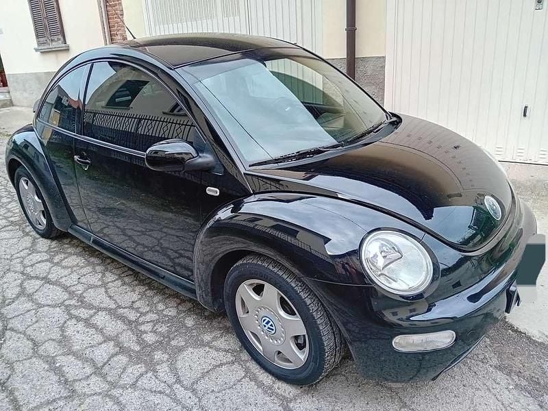 Usata VW New Beetle 90 CV (66 kW) 2004 Nero Utilitaria