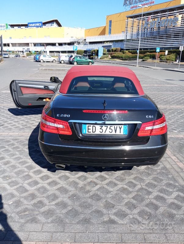 Usata Mercedes E200 2011 Nero Cabrio