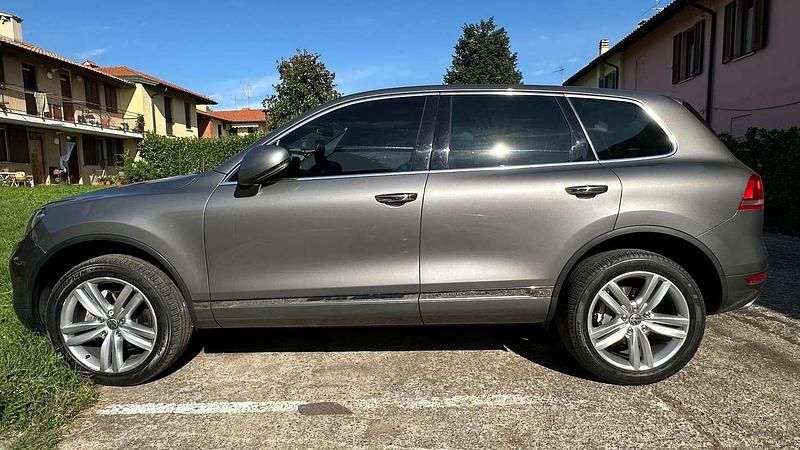 Usata VW Touareg Executive 239 CV (175 kW) 2011 Argento SUV
