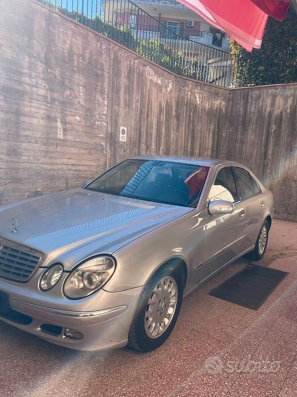 Usata Mercedes E270 2003 Grigio Berlina