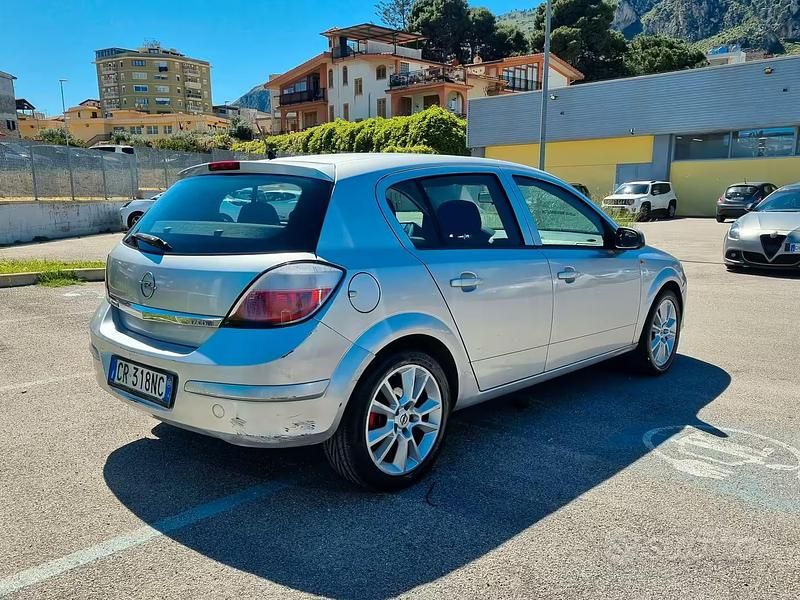 Usata Opel Astra 101 CV (74 kW) 2004 Grigio Utilitaria