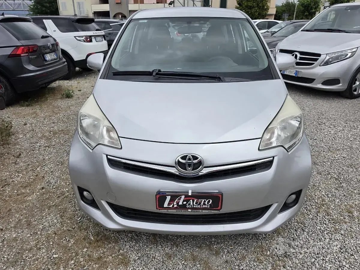 Usata Toyota Verso-S Active 90 CV (66 kW) 2011 Monovolume