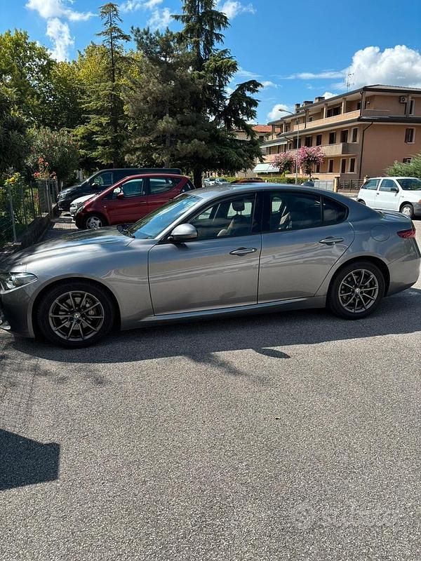 Grigio Usata 2017 Alfa Romeo Giulia Tre volumi | 19.500 € (Cara) - Immagine 1/4