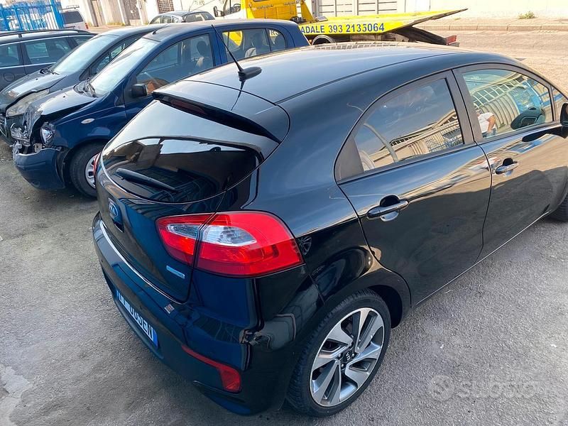 Usata Kia Rio 90 CV (66 kW) 2016 Nero Utilitaria