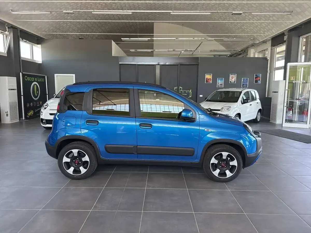 Usata Fiat Panda Cross Cross 69 CV (50 kW) 2024 Blu/azzurro Utilitaria