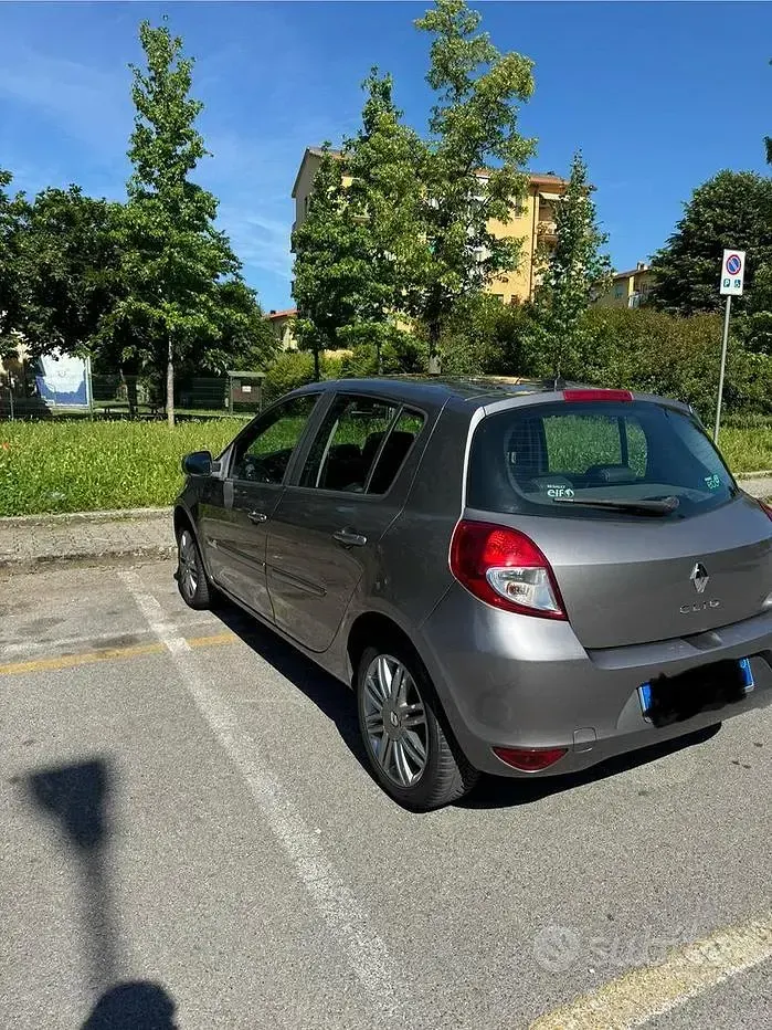 Usata Renault Clio II 75 CV (55 kW) 2011 Grigio Utilitaria