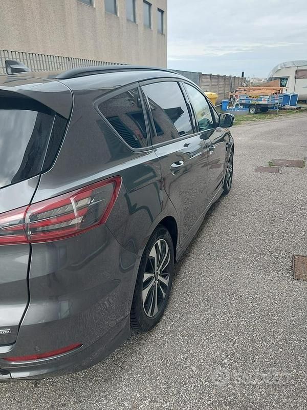 Usata Ford S-MAX ST-Line 2023 Grigio Monovolume