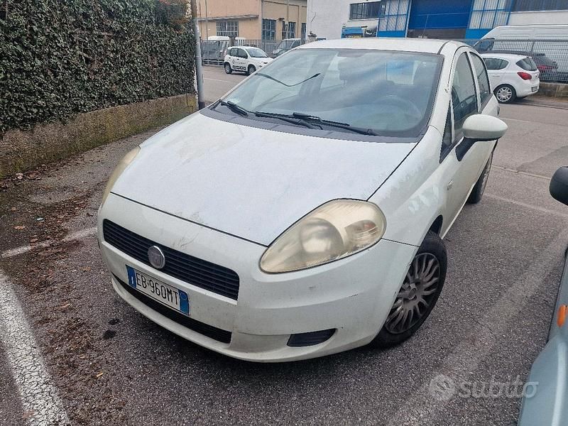 Usata Fiat Grande Punto 75 CV (55 kW) 2010 Bianco Utilitaria