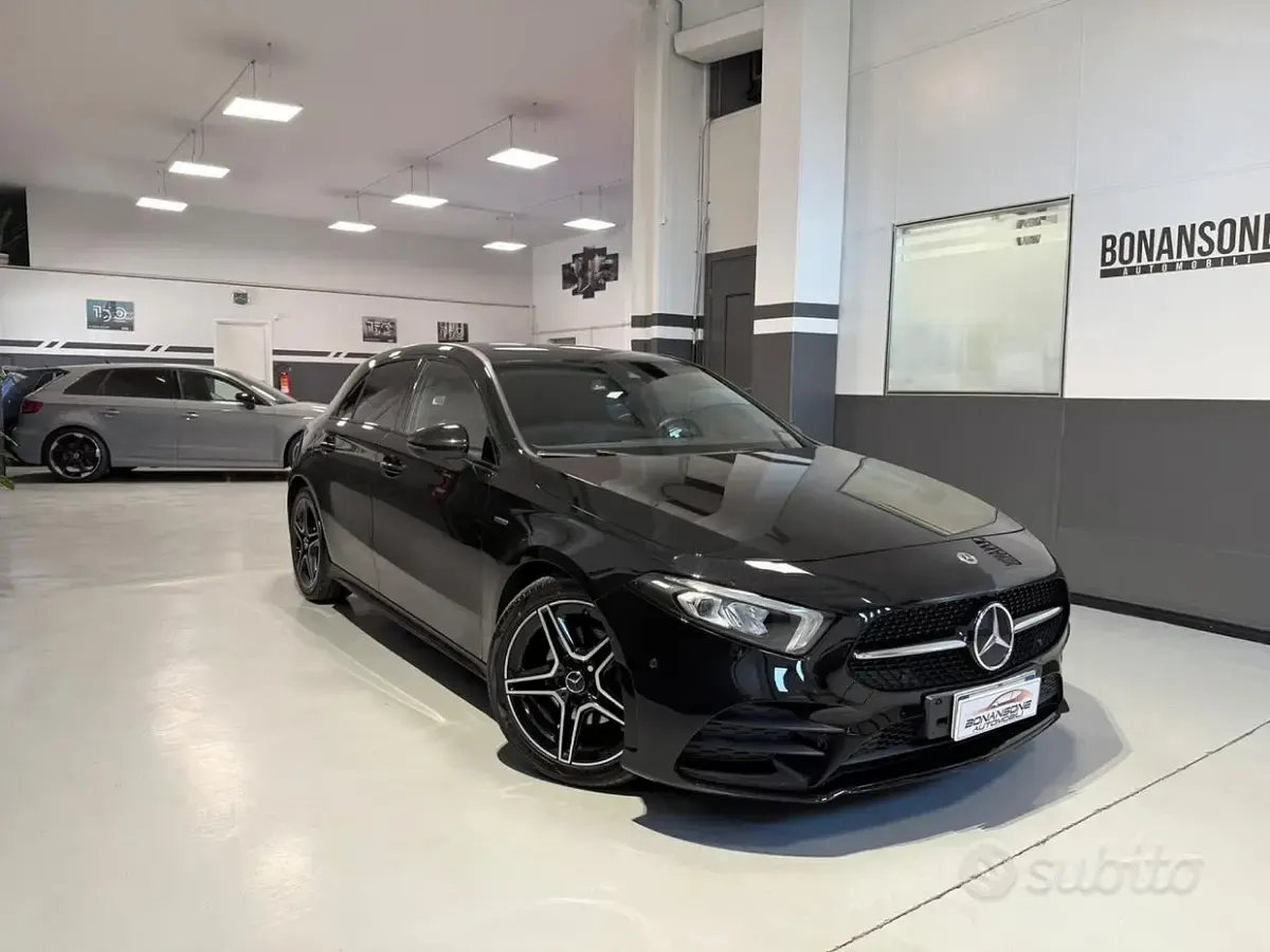 Usata Mercedes A180 Premium 116 CV (85 kW) 2021 Nero Berlina