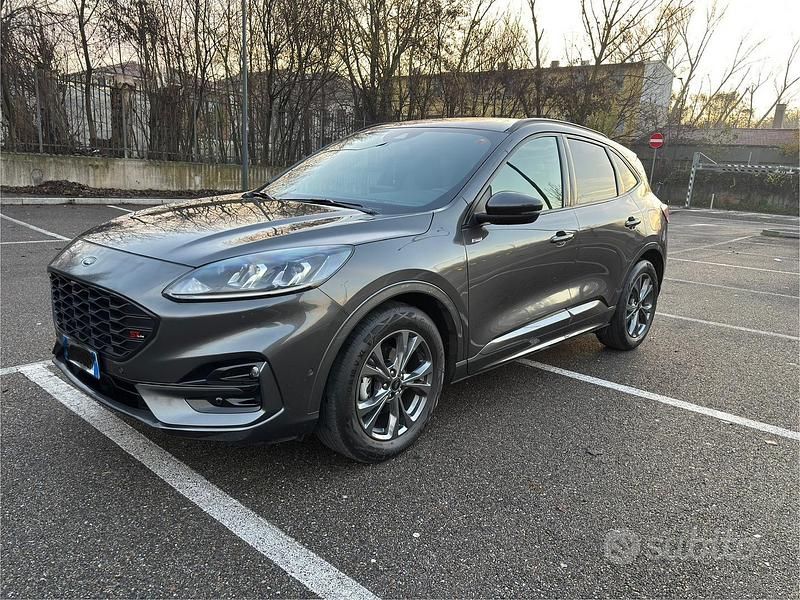 Usata Ford Kuga ST-Line 150 CV (110 kW) 2023 Grigio SUV