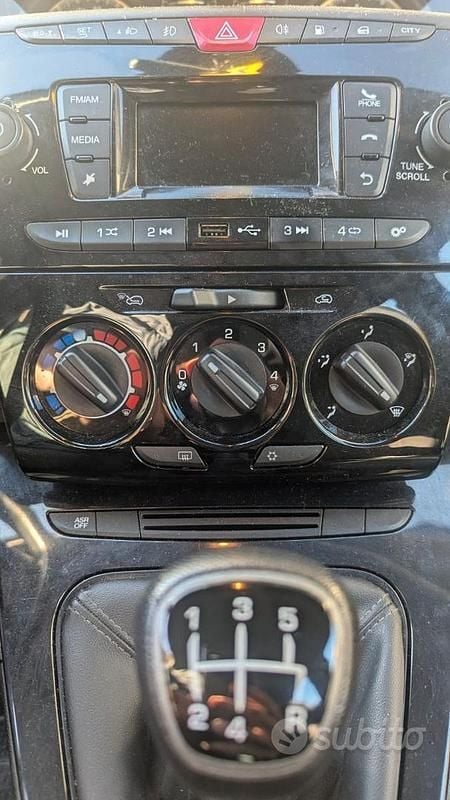 Usata Lancia Ypsilon 69 CV (50 kW) 2020 Grigio Utilitaria