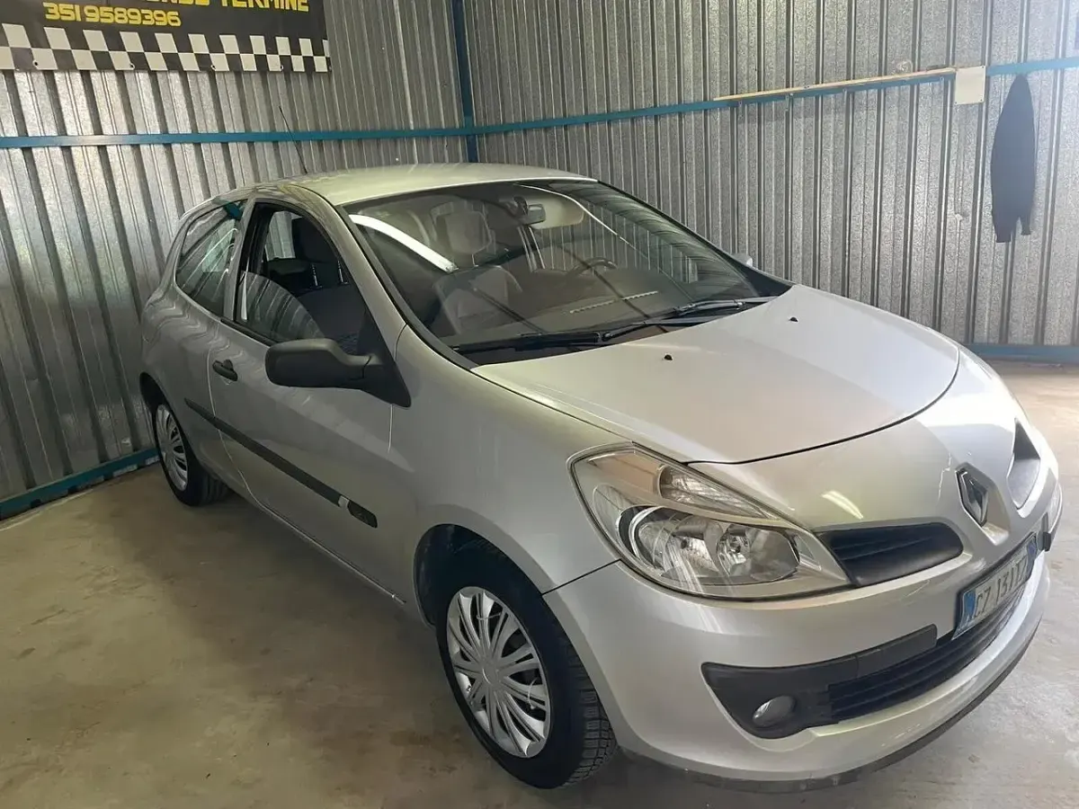 Usata Renault Clio II 85 CV (62 kW) 2006 Argento Berlina