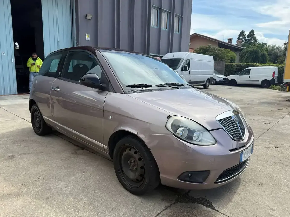 Usata Lancia Ypsilon Platinum 69 CV (50 kW) 2011 Marrone Utilitaria