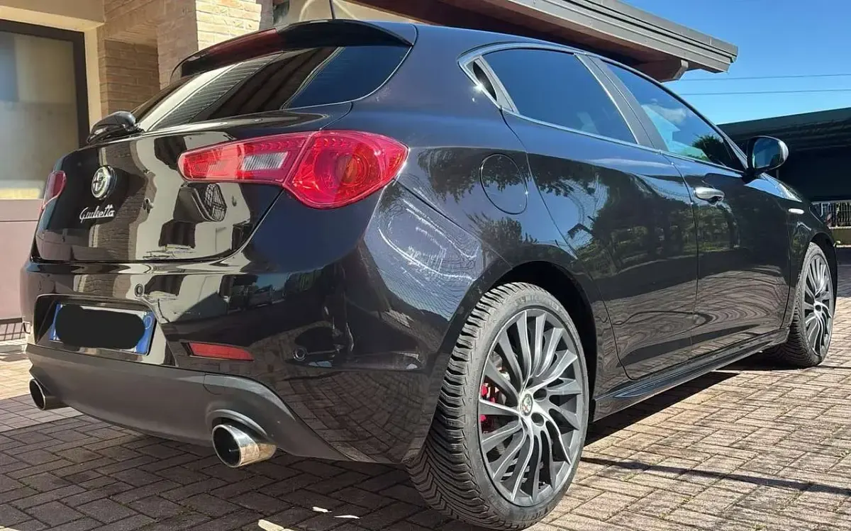 Usata Alfa Romeo Giulietta Quadrifoglio Verde 235 CV (172 kW) 2011 Utilitaria
