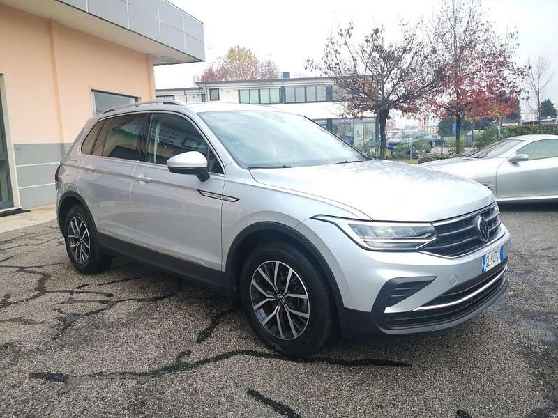 Usata VW Tiguan Life 150 CV (110 kW) 2022 Argento SUV