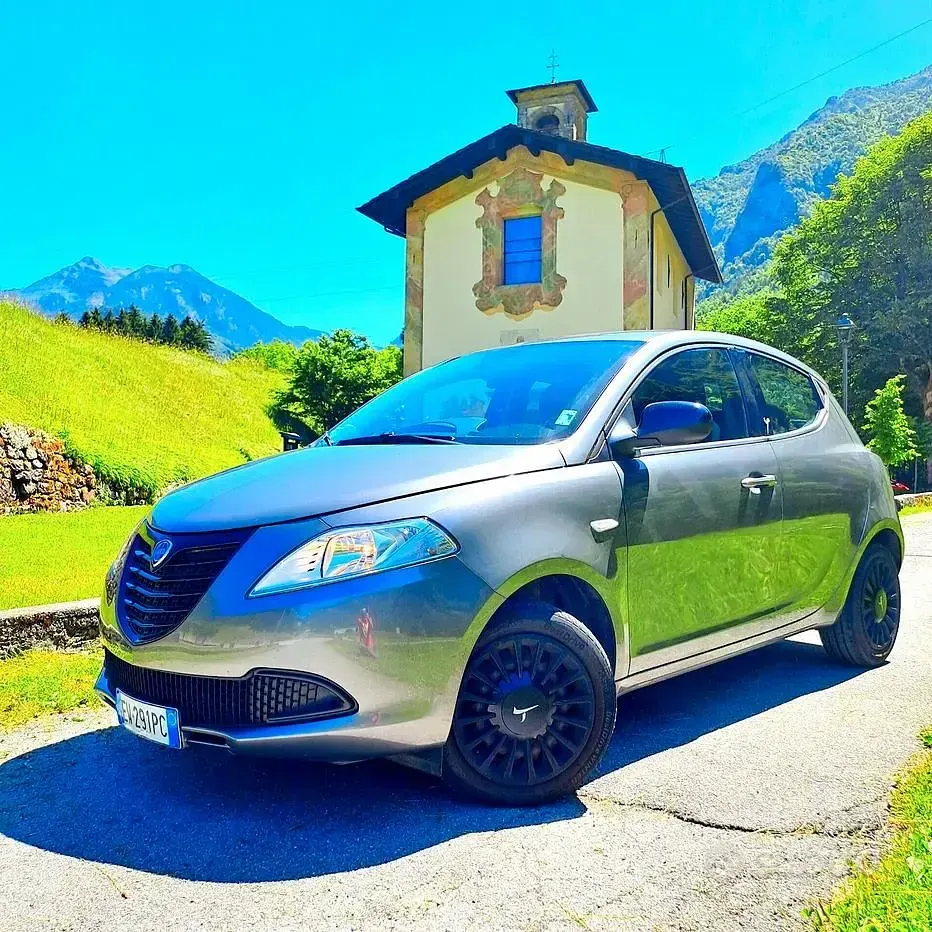 Usata Lancia Ypsilon 95 CV (69 kW) 2014 Grigio Utilitaria