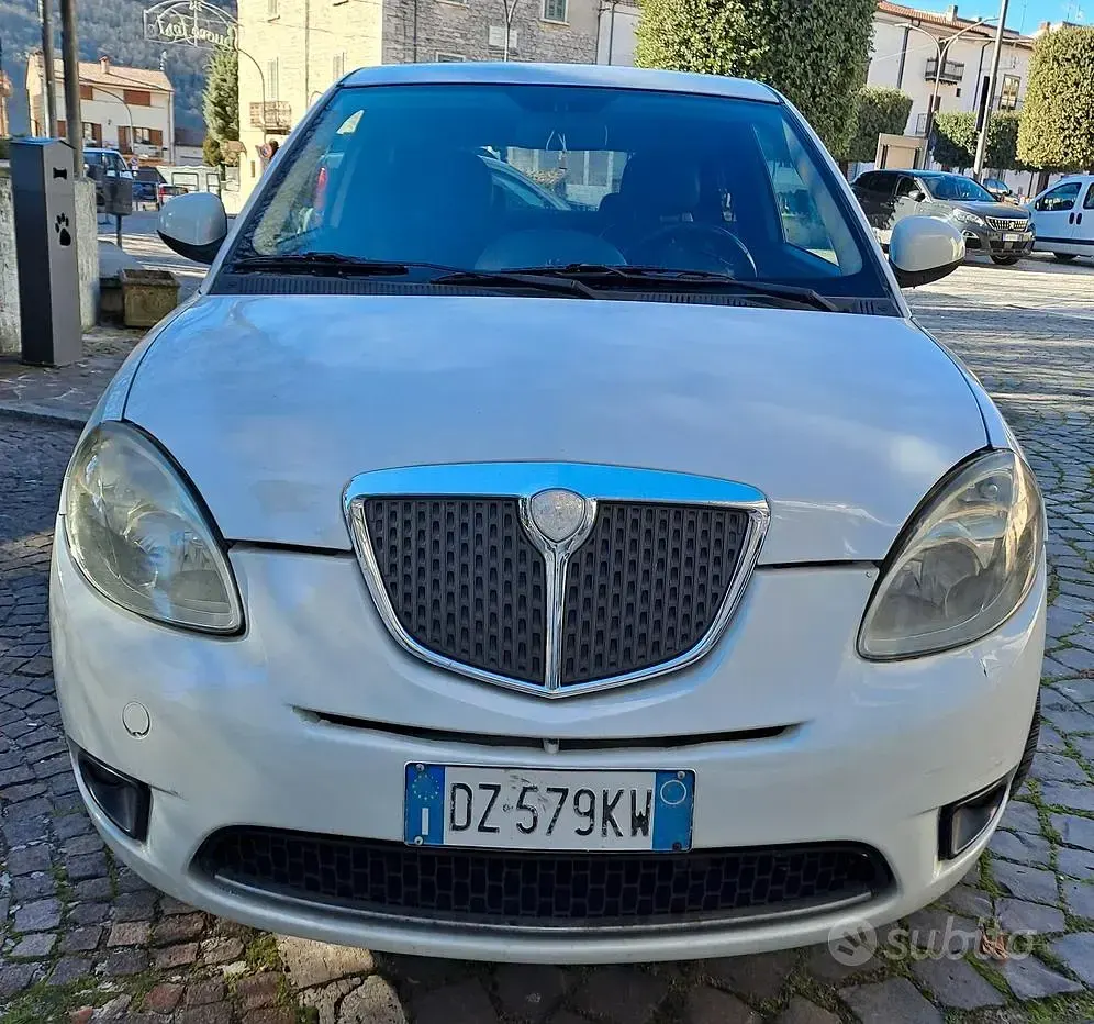 Usata Lancia Ypsilon 75 CV (55 kW) 2009 Bianco Utilitaria