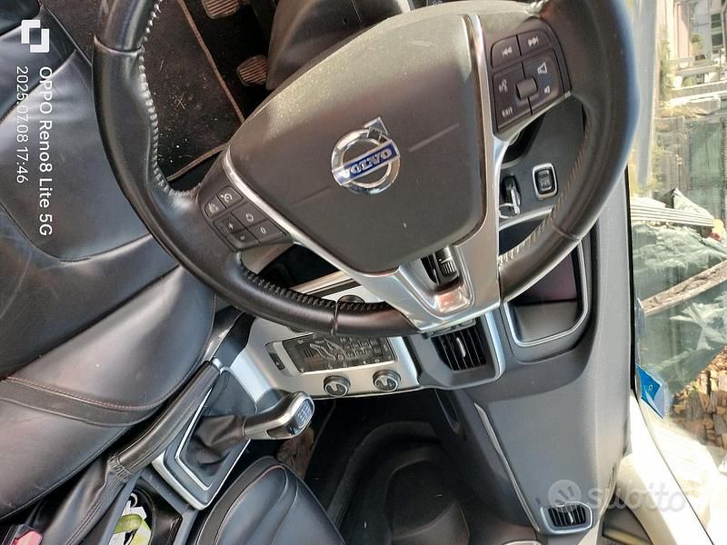 Usata Volvo V40 Ocean Race 120 CV (88 kW) 2016 Nero Berlina