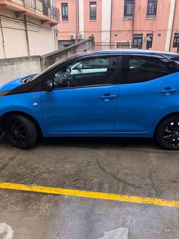 Second-hand Toyota Aygo X-clusiv 69 CP (50 kW) 2015 Hatchback