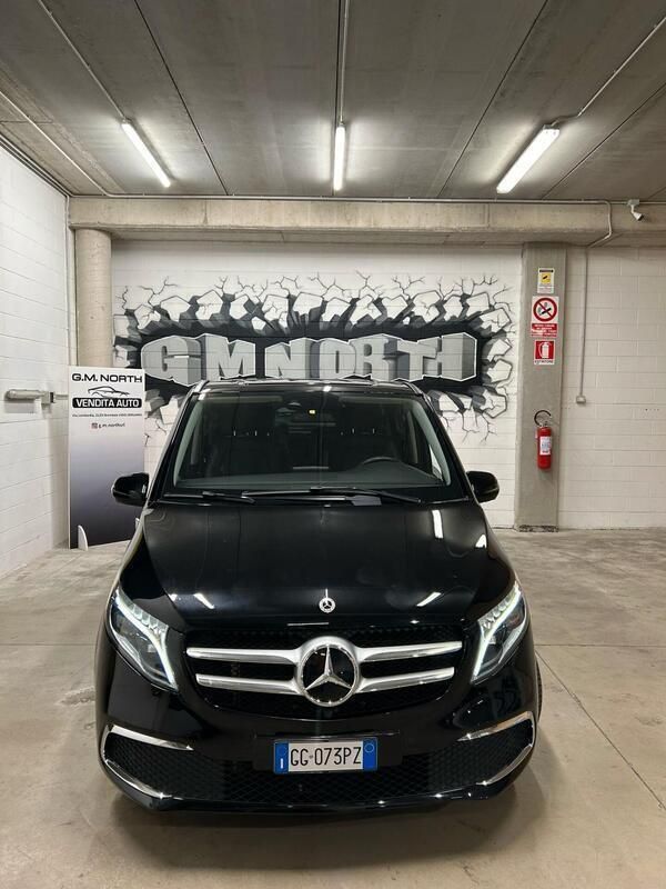 Nero Usata 2021 Mercedes V300 Premium Monovolume | 63.000 € (Molto cara) - Immagine 1/4