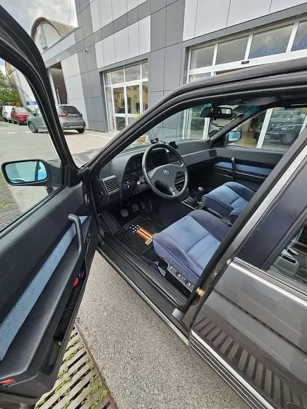 Usata Alfa Romeo 164 145 CV (106 kW) 1989 Grigio Berlina