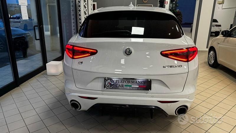 Usata Alfa Romeo Stelvio Sprint 190 CV (139 kW) 2017 Bianco SUV