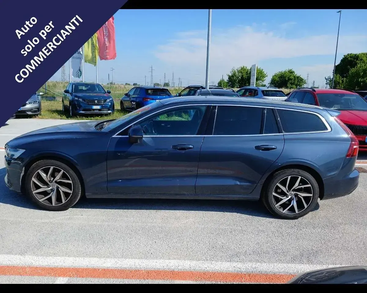 Usata Volvo V60 Business Edition 150 CV (110 kW) 2019 Blu Station wagon