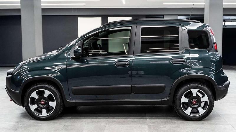 Usata Fiat Panda Cross Cross 69 CV (50 kW) 2024 Verde scuro perlato metall Utilitaria