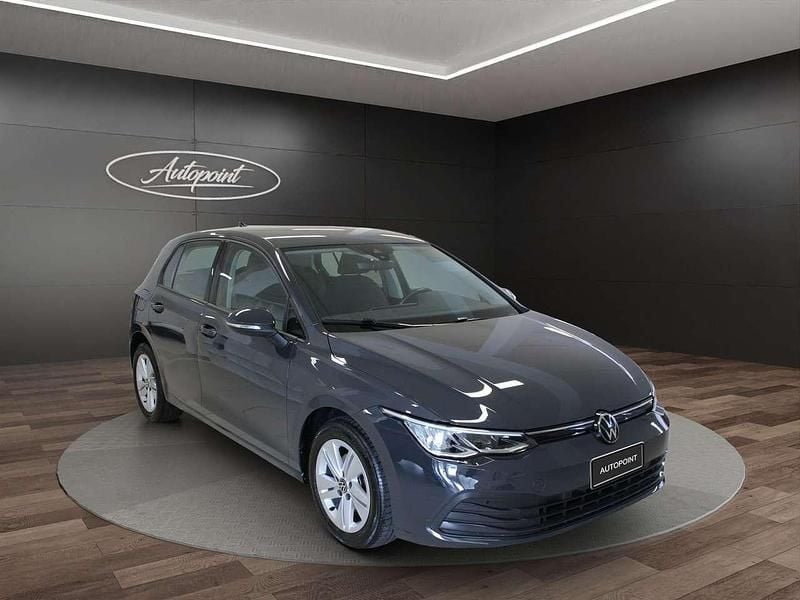 Usata VW Golf VIII Life 116 CV (85 kW) 2024 Grigio Utilitaria