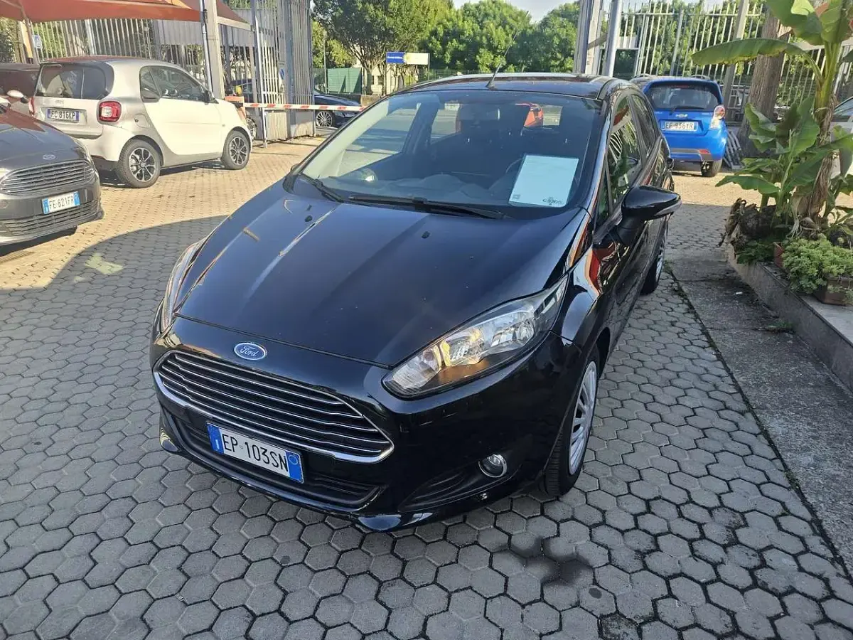 Usado Ford Fiesta Business Edition 80 HP (58 kW) 2013 Preto Sedan