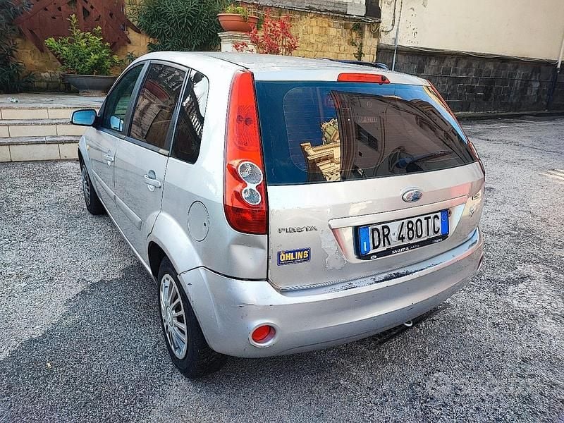 Begagnad Ford Fiesta Ghia 68 HK (50 kW) 2008 Halvkombi