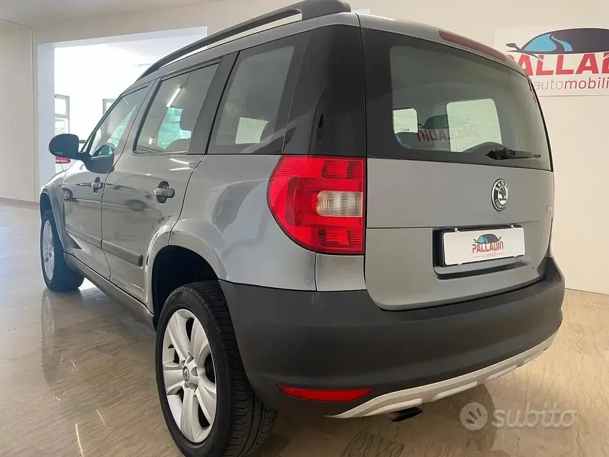 Usata Skoda Yeti Active 105 CV (77 kW) 2012 Grigio SUV