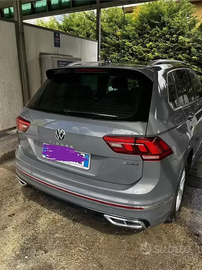 Usata VW Tiguan R-line 190 CV (139 kW) 2022 Grigio SUV