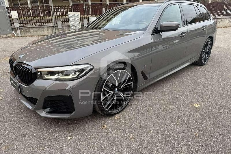 Grigio Usata 2022 BMW 520 M Sport Station wagon | 31.440 € (Molto cara) - Immagine 1/4